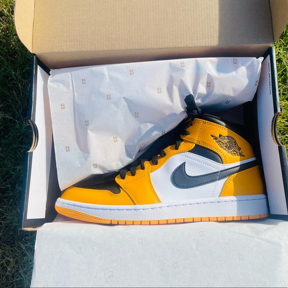 Air Jordan 1 Mid - Picture 4 of 8